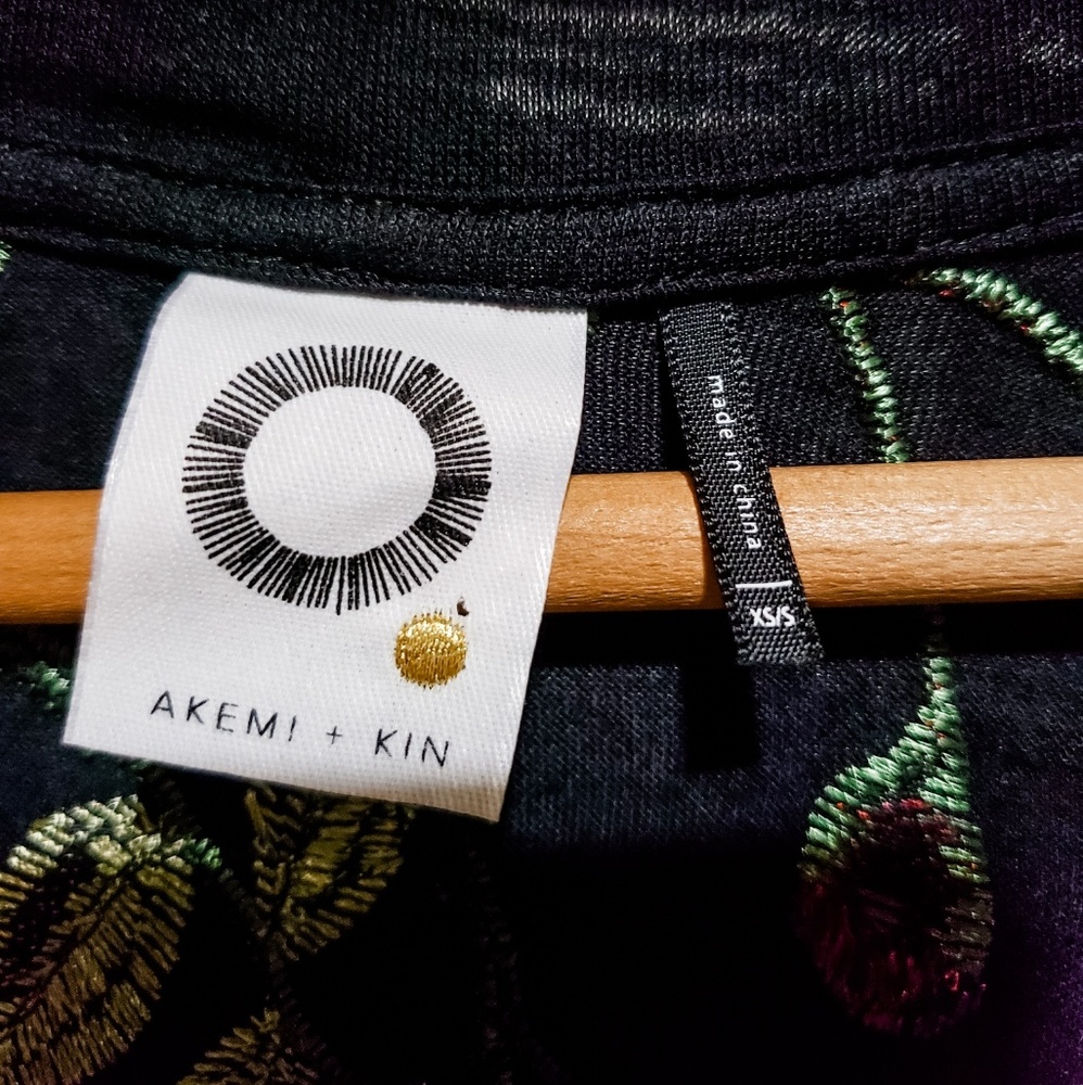 Akemi + Kin Top - Picture 5 of 5